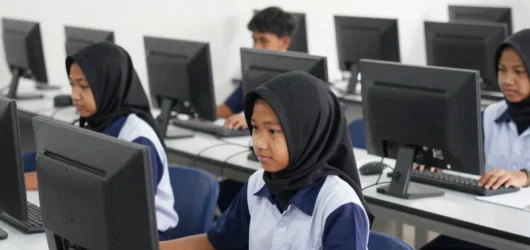Pemanfaatan Laboratorium Komputer untuk Meningkatkan Literasi Digital Siswa